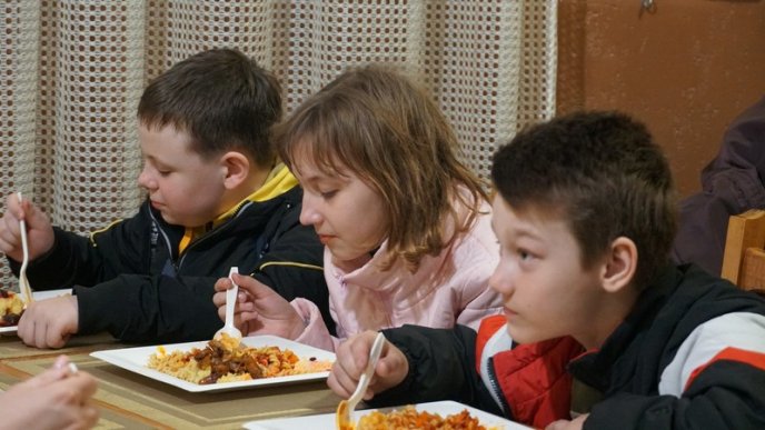 У Мукачеві зустріли дітей з сиротинців Дніпропетровщини – 06