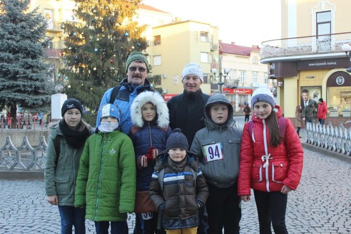 Мукачівці влаштували вулицями міста новорічний забіг – 08