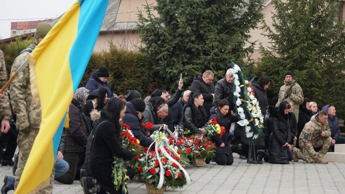 Мукачево попрощалося із загиблим військовим – 05