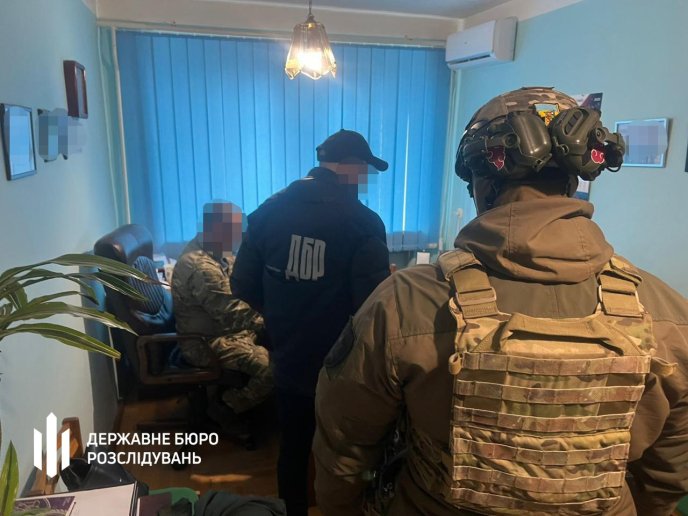 На Закарпатті затримали посадовця ТЦК: що він накоїв – 02