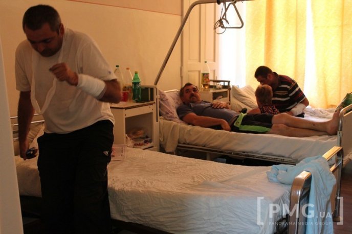 "Правий сектор" першим відкрив вогонь, - поранений правоохоронець – 11