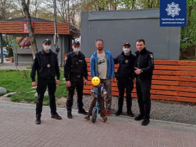 Пізно ввечері у парку загубилася 4-річна дитина – 01