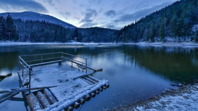 Інтернет-користувачів вразили "зимові" фотографії озера Синевир – 04