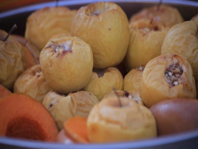 Смажена гуска, печені яблука і вино: у центрі Мукачева розпочався святковий ярмарок – 05