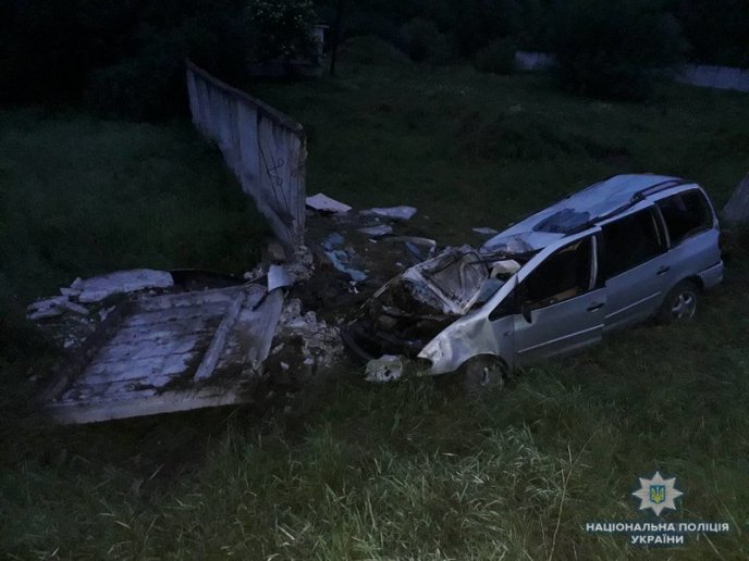 Загинуло двоє чоловіків: з’явилися фото з місця смертельної ДТП – 03