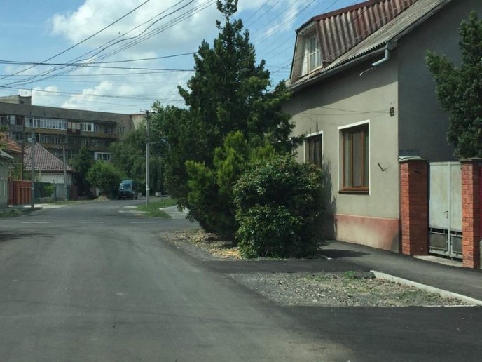 У Мукачеві триває капремонт вулиці Небесної Сотні – 03