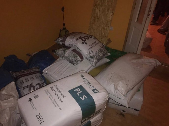 Обшуки у Виноградівському відділенні поліції тривають. Затримано правоохоронця, який "прикривав" наркобізнес – 04 Обшуки у Виноградівському відділенні поліції тривають. Затримано правоохоронця, який "прикривав" наркобізнес – 04