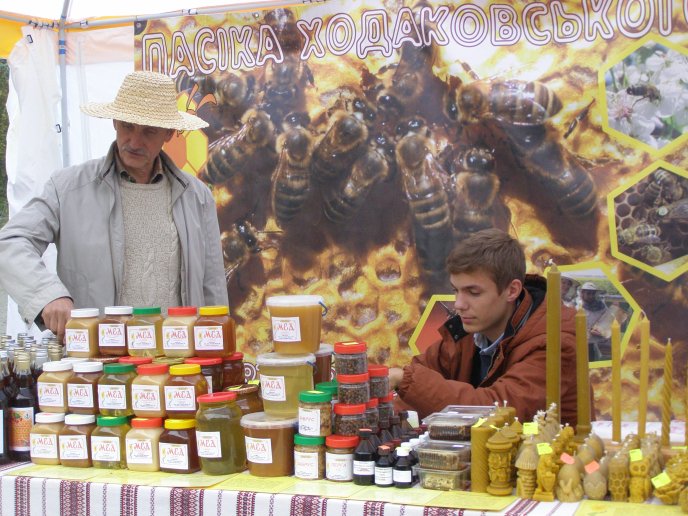 У Хусті пройшов фестиваль меду і вина «Срібні джерела» – 02