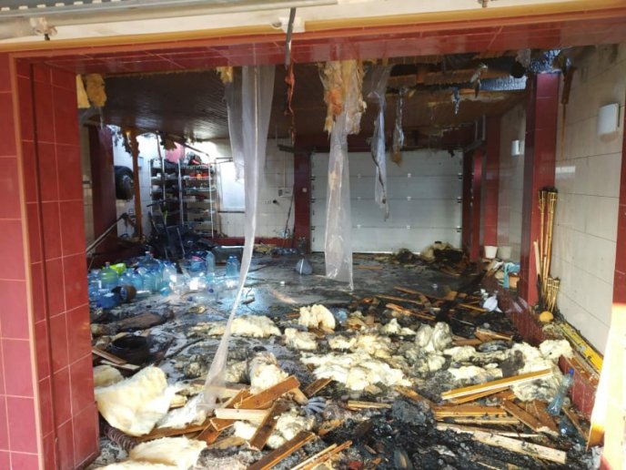 Вночі рятувальники кілька годин ліквідовували пожежу – 02