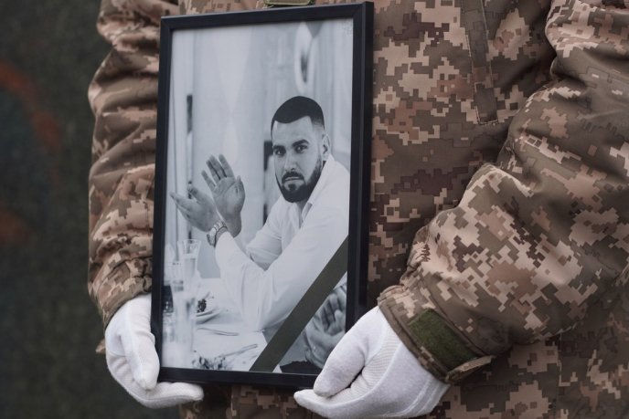 Закарпаття попрощалося з 27-річним Героєм – 01