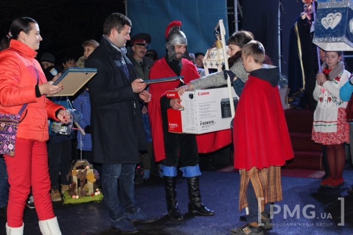 Яскраве святкування Дня святого Мартина у Мукачеві: парад ліхтариків, лицарські бої та вогняне шоу – 87 Яскраве святкування Дня святого Мартина у Мукачеві: парад ліхтариків, лицарські бої та вогняне шоу – 87