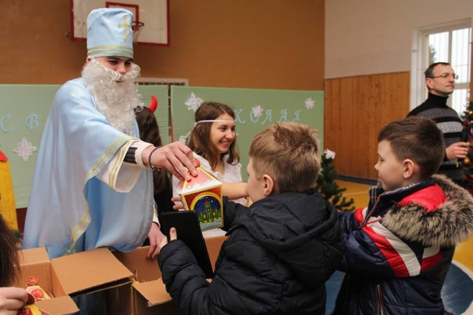 До Дня Святого Миколая мукачівські школярі та дошкільнята отримали подарунки – 02