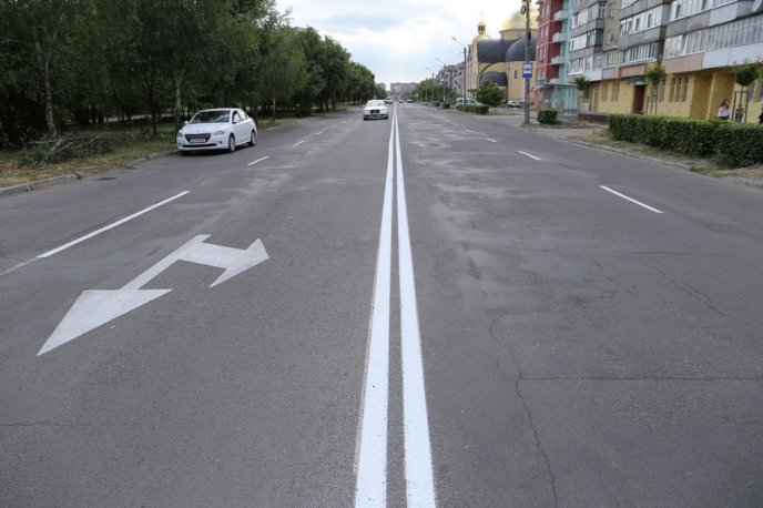 У Мукачеві оновлюють дорожню розмітку – 02