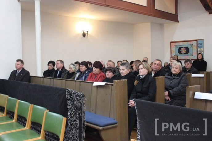 У зв’язку з похоронами єпископа Лайоша Гулачі вулицю Духновича у Мукачеві частково перекрили – 08