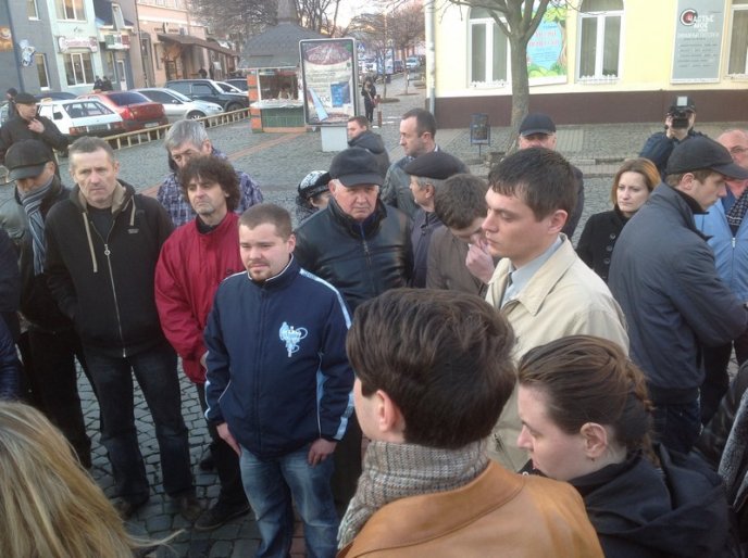 Мукачівці проти меморіалу в центрі міста: люди вимагають перенести поховання (ЗАЯВА,ФОТО) – 05