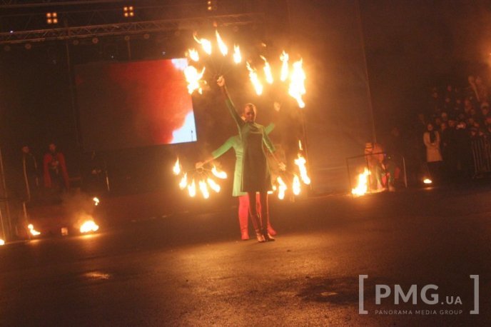 Яскраве святкування Дня святого Мартина у Мукачеві: парад ліхтариків, лицарські бої та вогняне шоу – 109 Яскраве святкування Дня святого Мартина у Мукачеві: парад ліхтариків, лицарські бої та вогняне шоу – 109