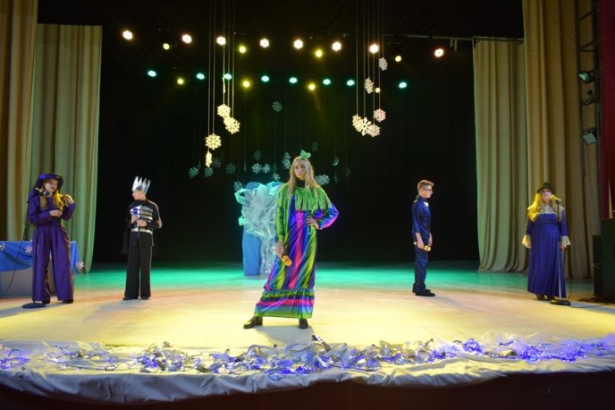 В Ужгороді влаштували святковий концерт для дітей – 12