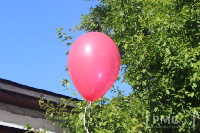 У Мукачівській ЗОШ №11 урочисто відзначили свято останнього дзвоника – 08 У Мукачівській ЗОШ №11 урочисто відзначили свято останнього дзвоника – 08