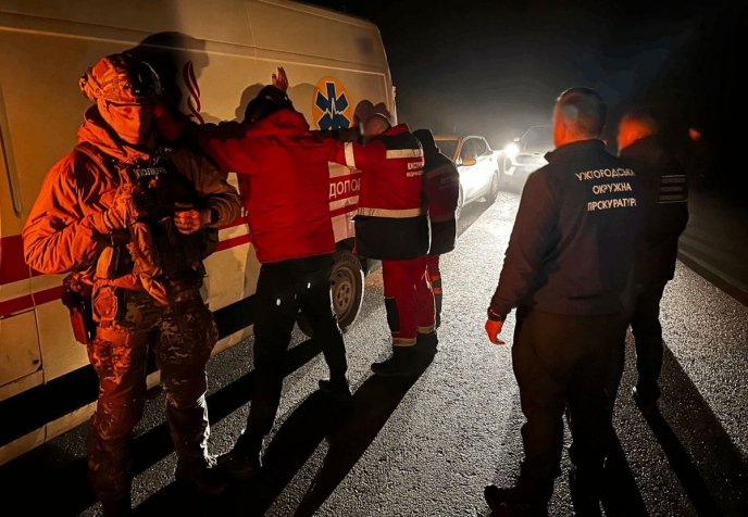 Ухилянти в "швидкій": на Закарпатті вигадали новий спосіб переправлення чоловіків за кордон – 01 Ухилянти в "швидкій": на Закарпатті вигадали новий спосіб переправлення чоловіків за кордон – 01