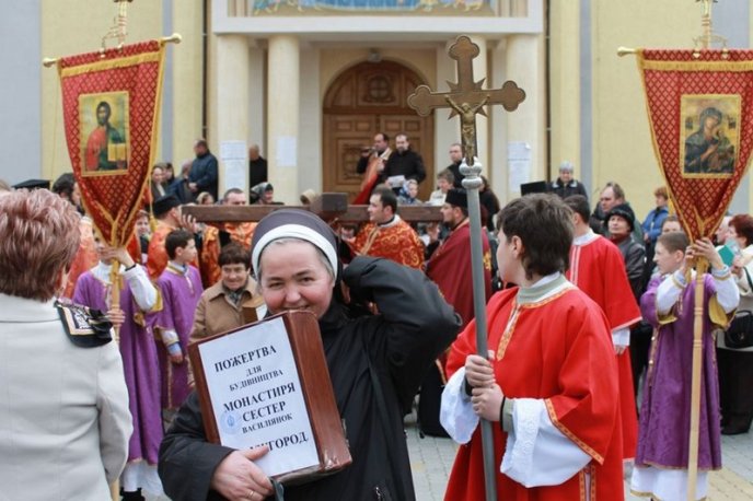 У Мукачеві пройшла масштабна хресна хода (ФОТО) – 01