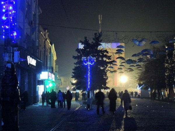 Ковзанка, тематична музика, шампанське та глінтвейн: як берегівчани зустрічали Новий рік – 05