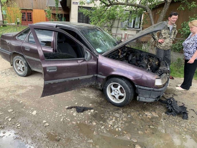 Посеред дороги загорівся автомобіль Opel Vectra – 02