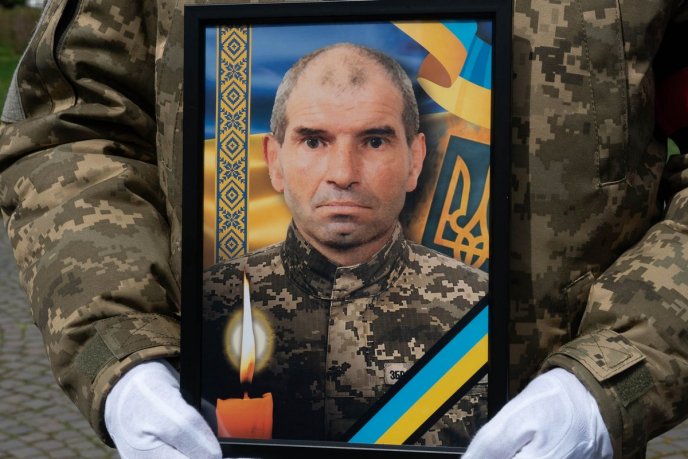 На Закарпатті сьогодні попрощалися з полеглим Героєм – 01