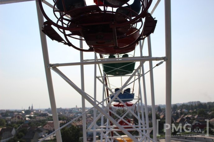 У парку "Перемога" запрацювало оглядове колесо – 18