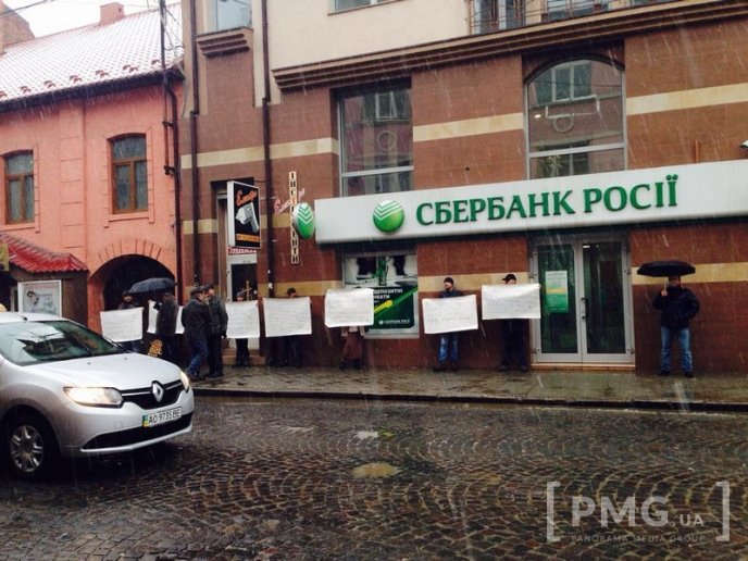 У Мукачеві розпочався суд у справі Калмана Лакатоша. Налякані роми вийшли на мітинг – 03