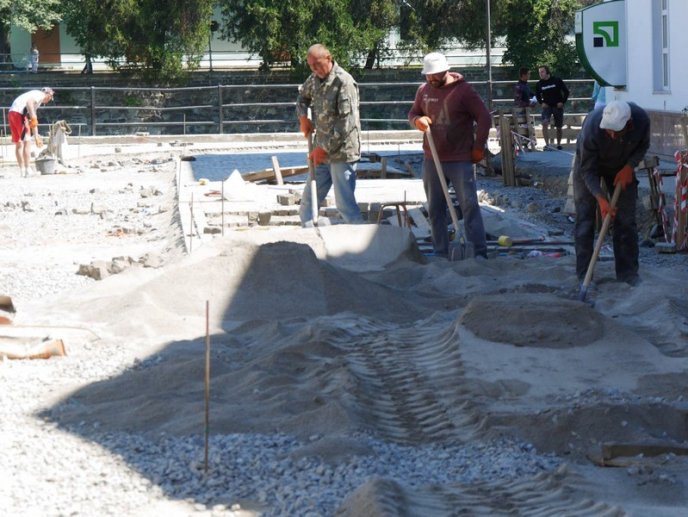 На площі Петефі в Ужгороді фасади магазинів оформлять в єдиному стилі – 02