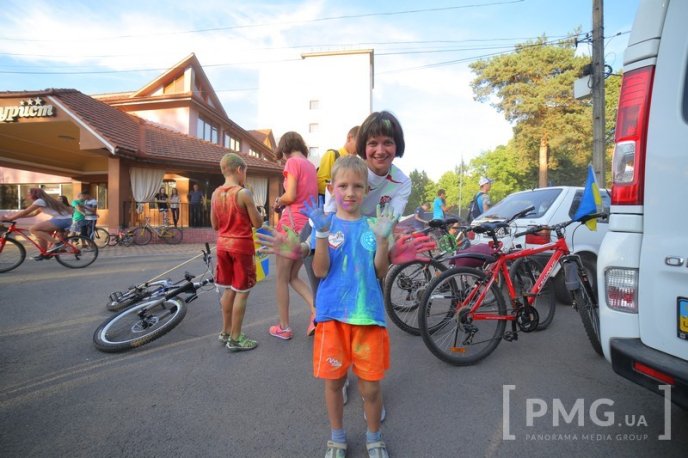 Мукачівці відзначили День Незалежності грандіозним велозаїздом та веселим флешмобом – 10