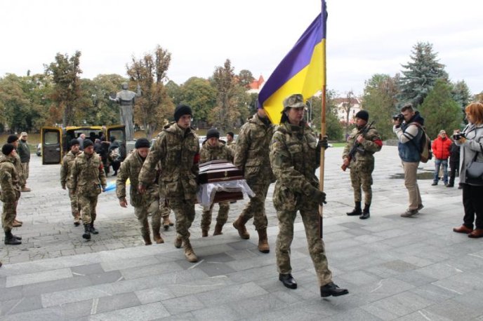 Ужгородці прощаються із загиблим бійцем 128-ої бригади Давидом Гамсахурдією – 07