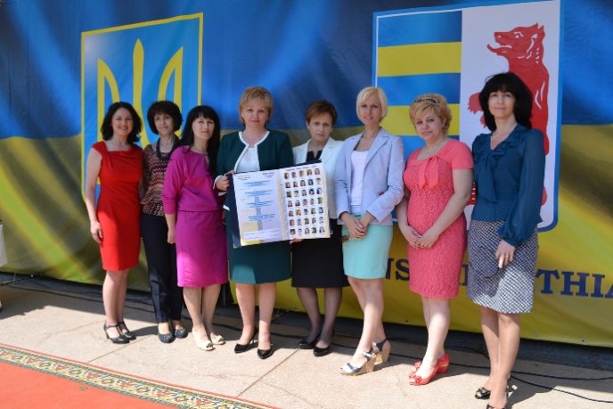 Ужгородські випускники теж станцювали вальс (ФОТО) – 11