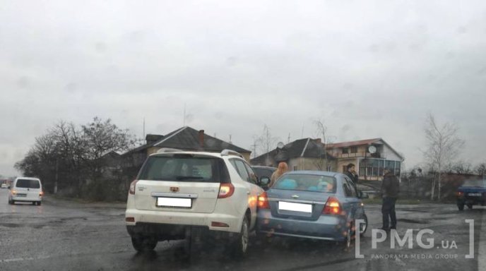 У Мукачеві зіткнулись дві іномарки – 01