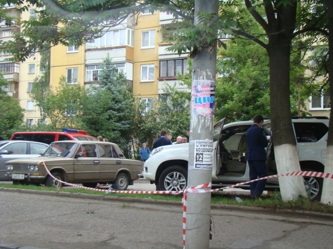 В Ужгороді намагалися спалити джип одному з провідних діячів ромської громади Ужгорода (ФОТО) – 08