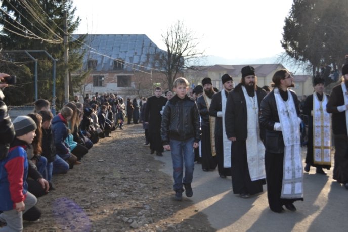 На Тячівщині прощались з загиблим героєм Олександром Шимоном (ФОТО) – 01