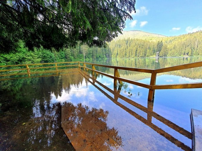 Озеро Синевир вийшло з берегів – 01