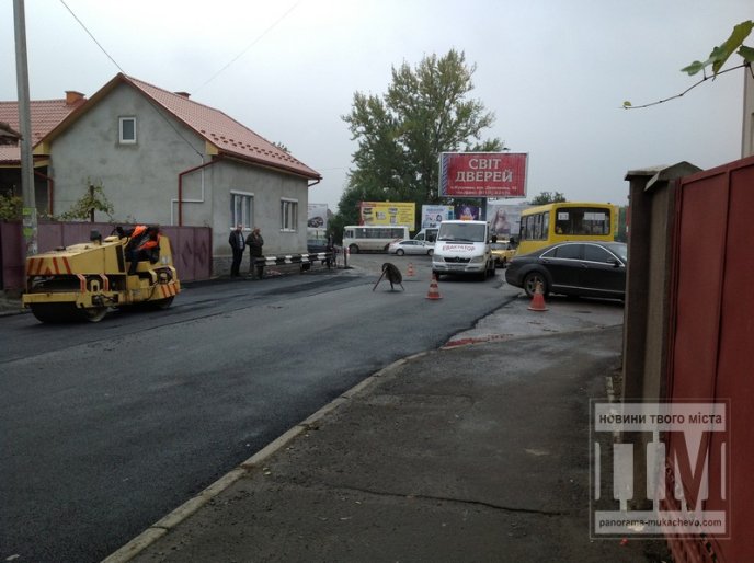 Покращення по-мукачівськи: у місті асфальтують вулицю Данила Галицького (ФОТО) – 03