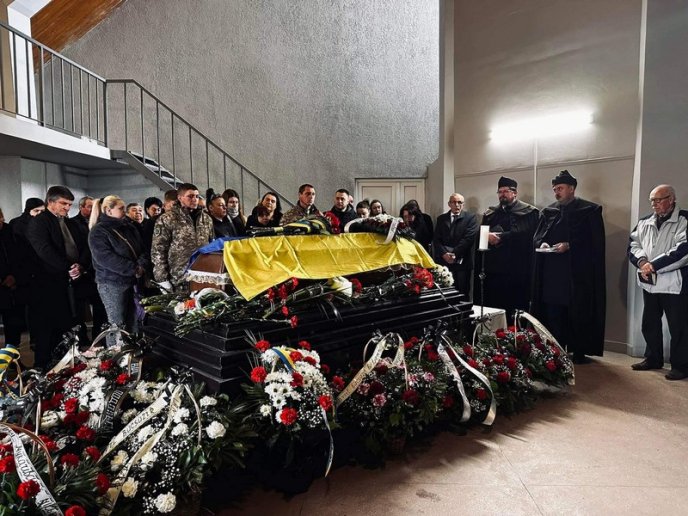 У Мукачеві попрощалися із загиблим Героєм – 02