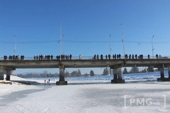 Владика Феодор освятив у Мукачеві воду в річці Латориця – 09