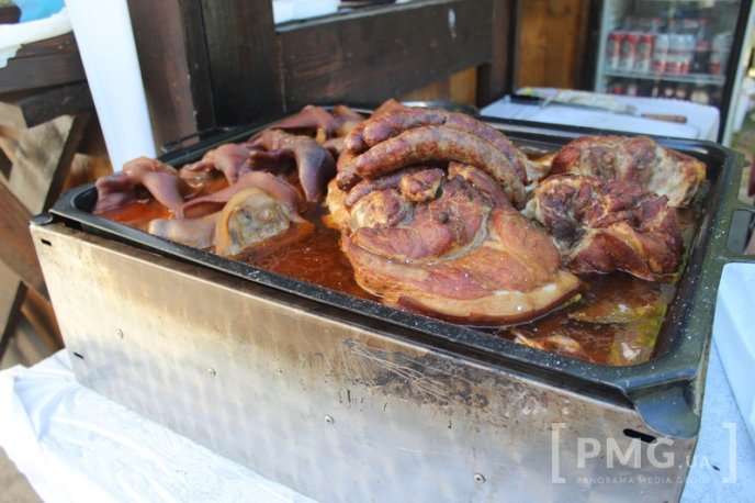 У Мукачеві розпочався фестиваль "Огинь і мнясо": асортимент та ціни – 26