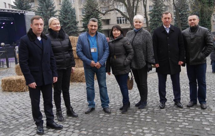Гості фестивалю «Закарпатському Божоле» дегустують вина у підвалах «Совиного гнізда» – 01