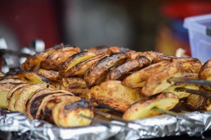 Сири, м’ясо, вино та мед: як в Ужгороді Петрівський ярмарок проходить – 03 Сири, м’ясо, вино та мед: як в Ужгороді Петрівський ярмарок проходить – 03