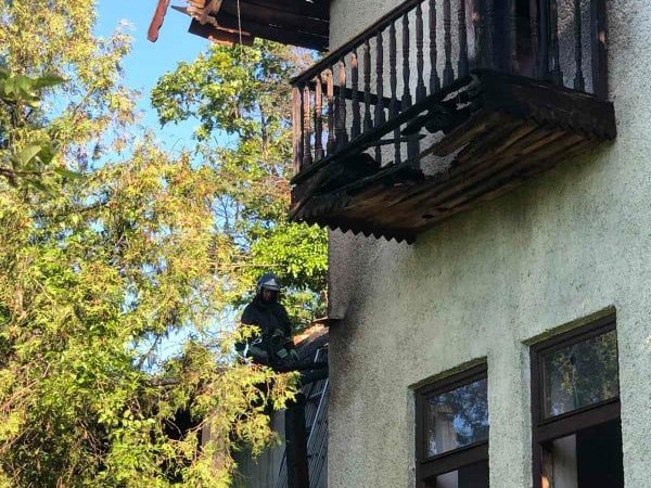 Сьогодні на одній із вулиць Мукачева спалахнула пожежа – 03 Сьогодні на одній із вулиць Мукачева спалахнула пожежа – 03