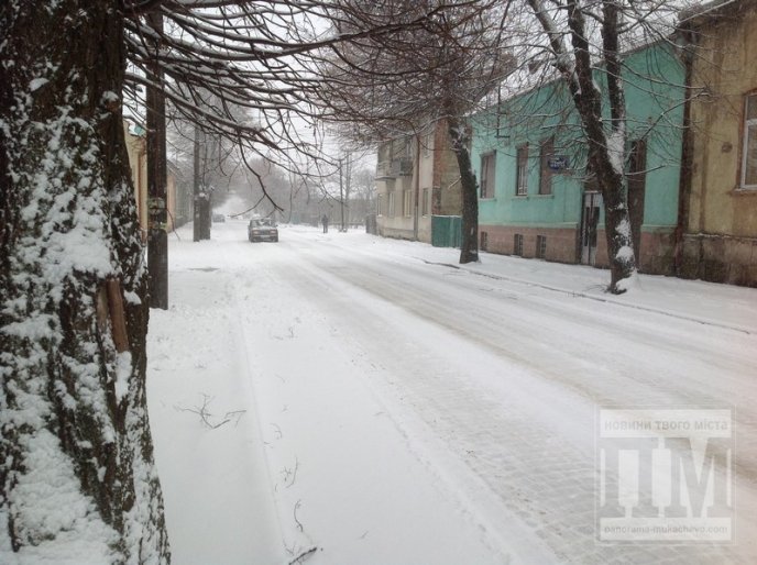 Мукачево та район у сніговій пастці: люди борються з негодою самотужки (ФОТОРЕПОРТАЖ) – 03