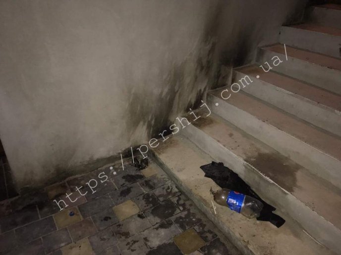 В Мукачеві невідомі підпалили будинок – 02