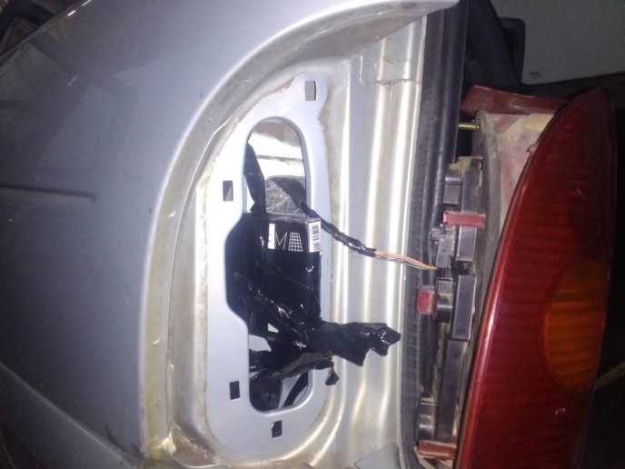 Прикордонники виявили в легковику закарпатця тайники з цигарками – 02