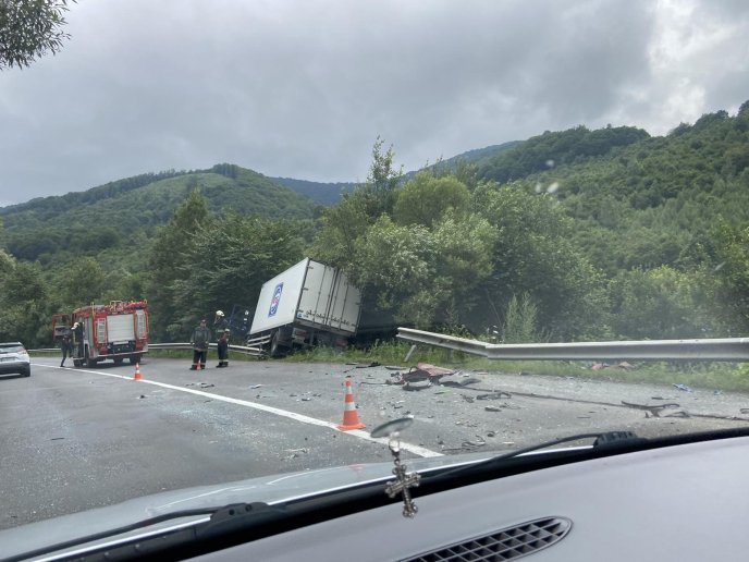 На Закарпатті трапилась страхітлива аварія: шокуючі фото з місця події – 04