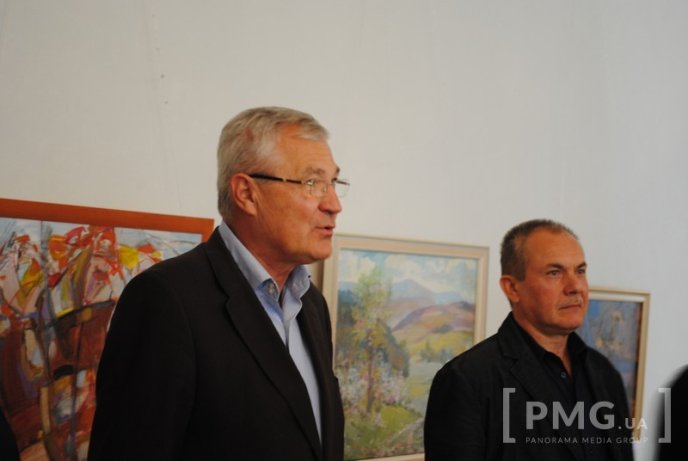 У Мукачеві до Дня художника відкрилась виставка митців міста – 10