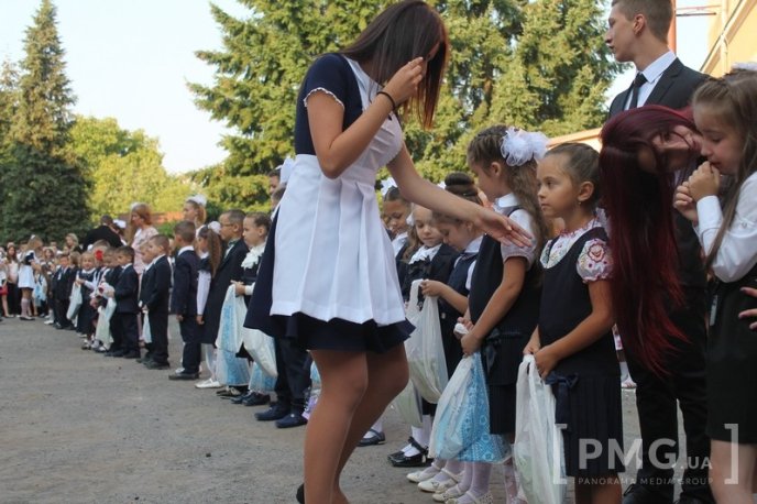 НВК "Гармонія" урочисто відзначила свято Першого вересня лінійкою у вишиванках – 46